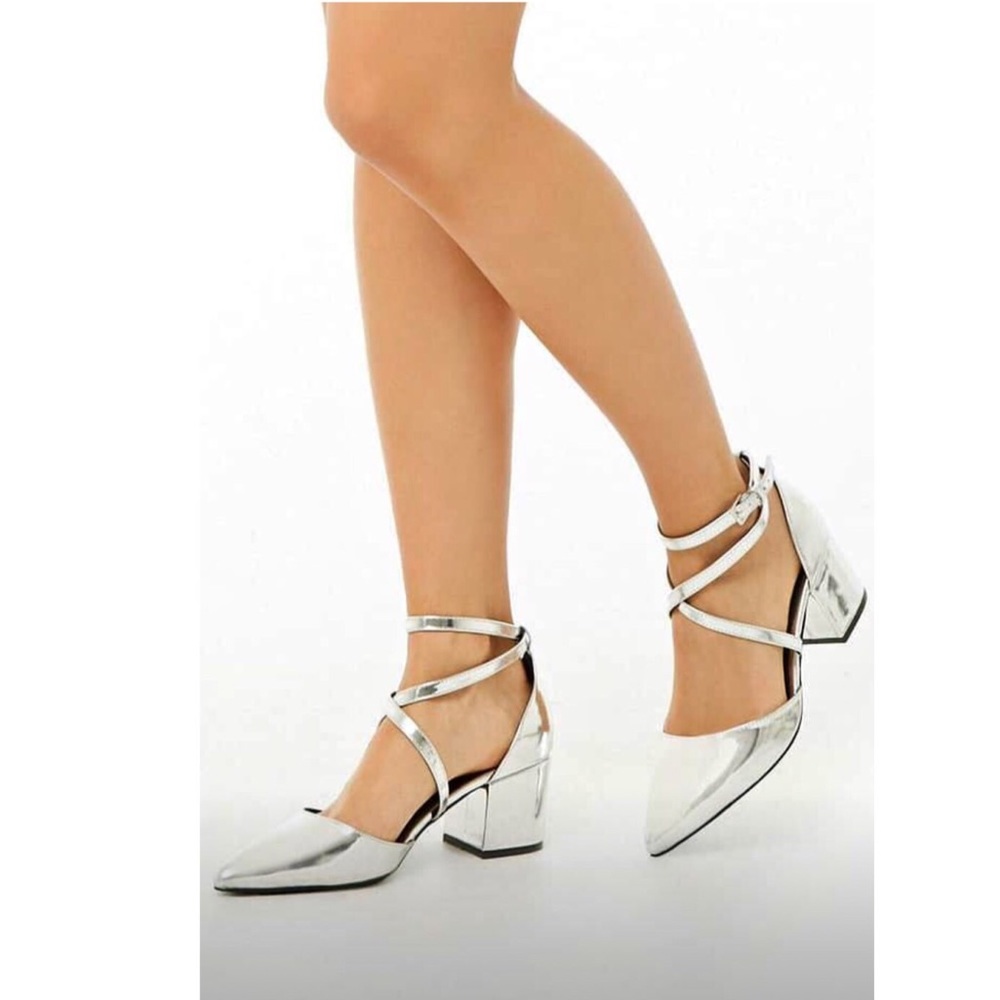 SOLD❣️Silver Pointed Heels